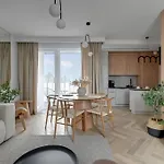 شقة Family & Business Sauna Baltic Horizon No 1 Premium - 3 Bedroom With Private Sauna, Jacuzzi, Rooftop Gym & Panoramic Terrace, Balcony, Underground Garage غدانسك