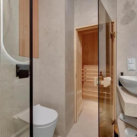 Family & Business Sauna Baltic Horizon No 1 Premium - 3 Bedroom With Private Sauna, Jacuzzi, Rooftop Gym & Panoramic Terrace, Balcony, Underground Garage דירה גדנסק