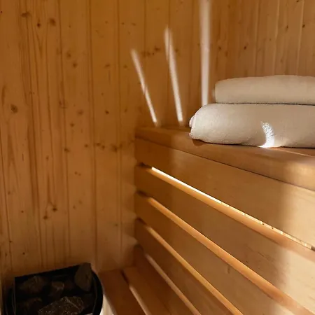 Family & Business Sauna Baltic Horizon No 1 Premium - 3 Bedroom With Private Sauna, Jacuzzi, Rooftop Gym & Panoramic Terrace, Balcony, Underground Garage גדנסק