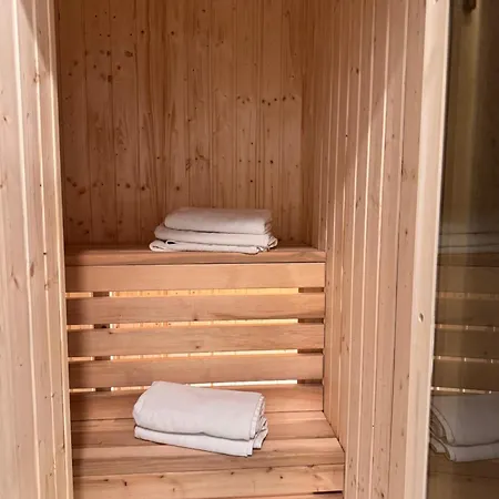 דירה Family & Business Sauna Baltic Horizon No 1 Premium - 3 Bedroom With Private Sauna, Jacuzzi, Rooftop Gym & Panoramic Terrace, Balcony, Underground Garage גדנסק